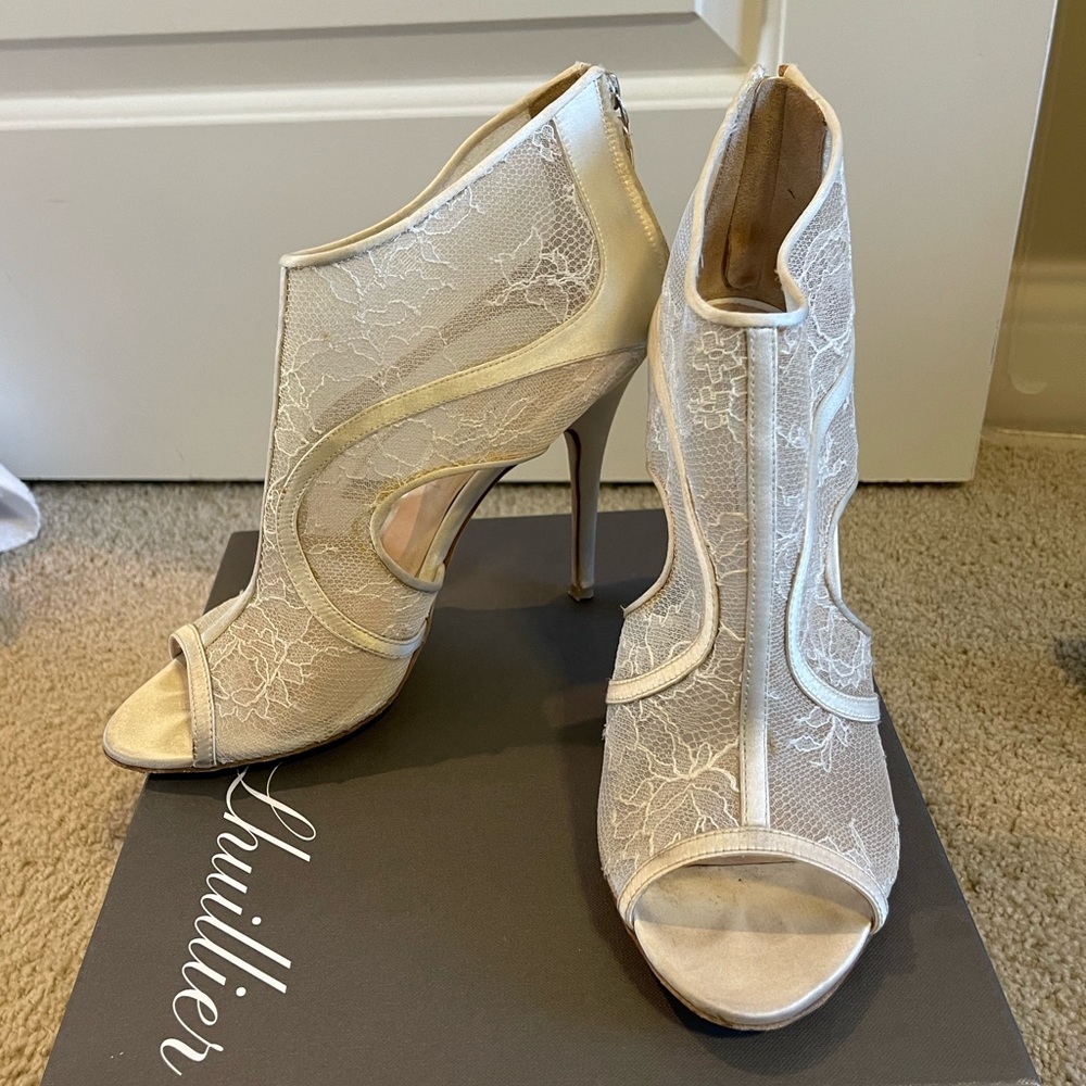 Monique Lhuiller Wedding Bridal Lace Satin Booties - Off White. Sz 40.5